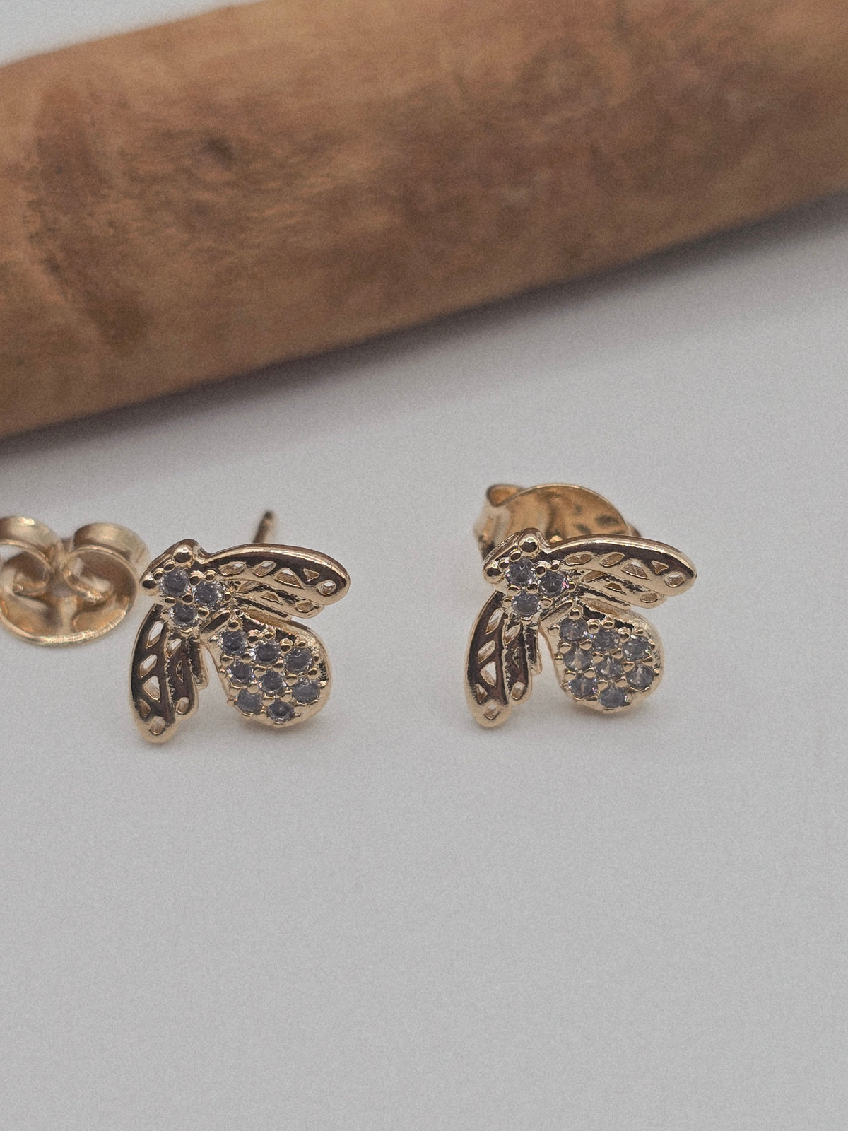 Studs Bee's 14K earrings Aretes Oro Gold Filled 14K - Fui Fuiu Jewelry