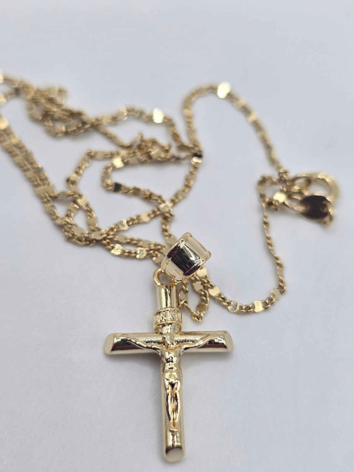 Small Christ Gold Filled 14K laminated gold Cadena en Oro Brasilero diseno de crucifijo pequeno - Fui Fuiu Jewelry
